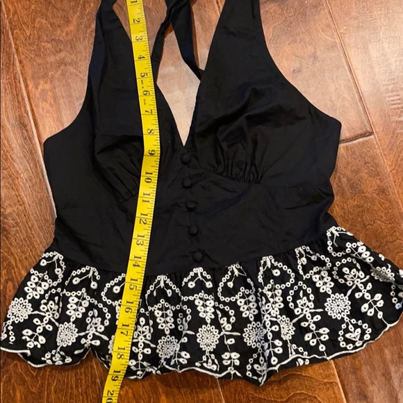 🔴- Express Halter Embroidered Top - Picture 3 of 5